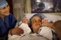 Xúc động ca sinh đôi của 1 cặp đồng tính