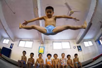 Toát mồ hôi xem cảnh đào tạo trẻ em Trung Quốc thành sao