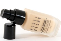 9 kem nền là cứu tinh cho làn da siêu dầu mùa nóng