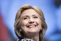 Chuyên gia tiết lộ bí quyết trang điểm cho bà Hillary Clinton