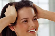 Bí quyết cực hay phục hồi tóc chẻ ngọn mùa hè