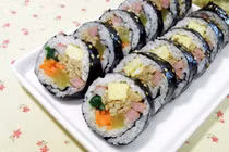 Cách làm cơm cuốn Kimbap chuẩn ẩm thực Hàn Quốc