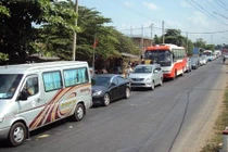 Quốc lộ kẹt xe kéo dài 5km vì nghỉ lễ