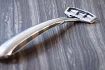 Cách cạo vi-ô-lông vùng kín an toàn tự tin diện bikini