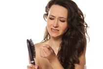 7 sai lầm khiến tóc rụng nhiều hơn