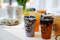 Kinh khiếp trà sữa trân châu làm từ lốp xe, đế giày