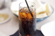 7 sai lầm chí tử khi uống nước giải khát có ga