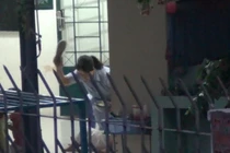 Hành hạ trẻ HIV trong bữa ăn ở TP HCM