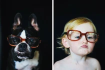 Bật cười xem bé và cún cưng có biểu cảm giống hệt nhau