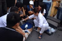 9X gãy chân trên phố vì chiếc đèn xi nhan bị hỏng