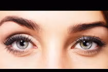 Cách chăm sóc mắt khỏe đẹp trong ngày mưa gió