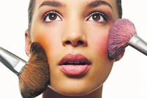 Chữa cháy nhanh 8 lỗi trang điểm mùa hè