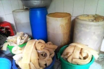 Hãi hùng dùng oxy già, javen, phân bón tẩy trắng bóng bì