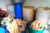 Hãi hùng dùng oxy già, javen, phân bón tẩy trắng bóng bì