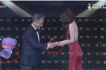 Clip Ngọc Trinh nhận giải ở Hàn được làm giả một cách lố bịch?