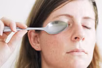 Bí quyết giảm quầng thâm mắt những ngày bận rộn 