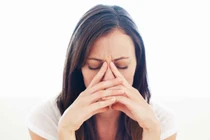 Dấu hiệu sớm ung thư buồng trứng dễ bị bạn xem thường