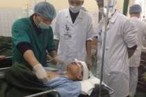 Xe khách va xe quân sự, 9 người thương vong