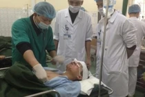 Xe khách va xe quân sự, 9 người thương vong