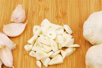 Bài thuốc trị cảm lạnh khỏi ngay với 1 củ tỏi