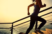 Bài tập với cầu thang để có hông quả táo hoàn hảo