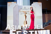 Tiếp tục bóc mẽ sự khó hiểu chuyến đi Hàn của Ngọc Trinh