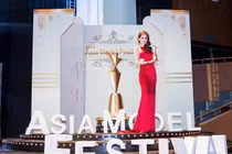 Tiếp tục bóc mẽ sự khó hiểu chuyến đi Hàn của Ngọc Trinh