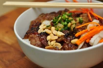 Quán ngon đông khách: Bún thịt nướng ngon nhất HN