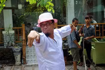 Danh hài Hồng Tơ tiết lộ quá khứ con bạc "khát nước"