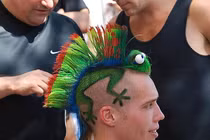 Kiểu tóc có 1-0-2, khiến người nhìn dụi mắt kinh ngạc