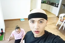 Trai trẻ cạo trọc đầu giả làm hòa thượng, một lần chơi lớn xem "nàng" có trầm trồ