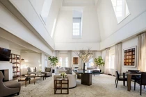 Choáng ngợp độ xa hoa của 8 khách sạn phục vụ giới hoàng gia