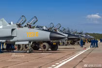 Soi dàn chiến đấu cơ "khủng" Trung Quốc mang đến Nga tập trận