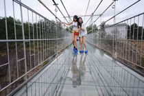 Chóng mặt với mốt du lịch thẳng đứng ở Trung Quốc