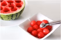 Cách tỉa dưa hấu cho mâm cỗ Trung Thu thêm bắt mắt, độc đáo