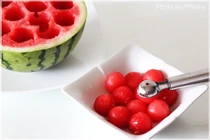 Cách tỉa dưa hấu cho mâm cỗ Trung Thu thêm bắt mắt, độc đáo