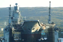 Vì cái cần cẩu, Nga cay đắng "móc ví" 23 tỷ sửa tàu sân bay Kuznetsov