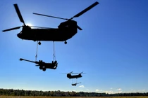 Kỳ lạ khẩu pháo “biết bay” của Quân đội Mỹ 