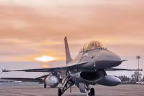 Lý do F-16 sống tốt trong thời đại máy bay tàng hình nổi như cồn
