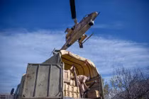 Bị Mỹ cấm vận trực thăng Cobra Iran vẫn bay tốt sau 40 năm