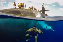 Choáng ngợp “bể bơi” di động của tàu ngầm Mỹ