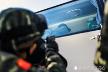 Mục kích đặc nhiệm Trung Quốc xử lý bắt cóc con tin trên xe buýt