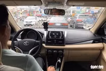  Tài xế Grab chửi bé 7 tuổi con khách vô cớ rồi đuổi khách xuống xe 