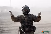 Mục kích xe tăng thiết giáp Trung Quốc kéo quân tập trận