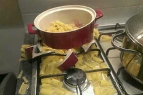 Vợ sốc khi trao quyền bếp trưởng cho chồng ngày 20/10