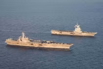 Đọ sức mạnh hai tàu sân bay hạt nhân mạnh nhất hành tinh