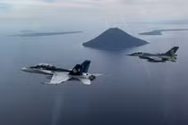 Bao giờ TQLC Mỹ thoát khỏi đám máy bay "cũ, cổ"?