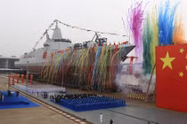 Một năm Trung Quốc trang bị bốn tàu Type 055, Mỹ đứng ngồi không yên