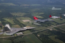 Mãn nhãn màn tung cánh của ba thế hệ chiến đấu cơ khủng nhất nước Mỹ