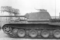 Xe tăng “con báo” vất vả chống đỡ T-34 Liên Xô như thế nào?